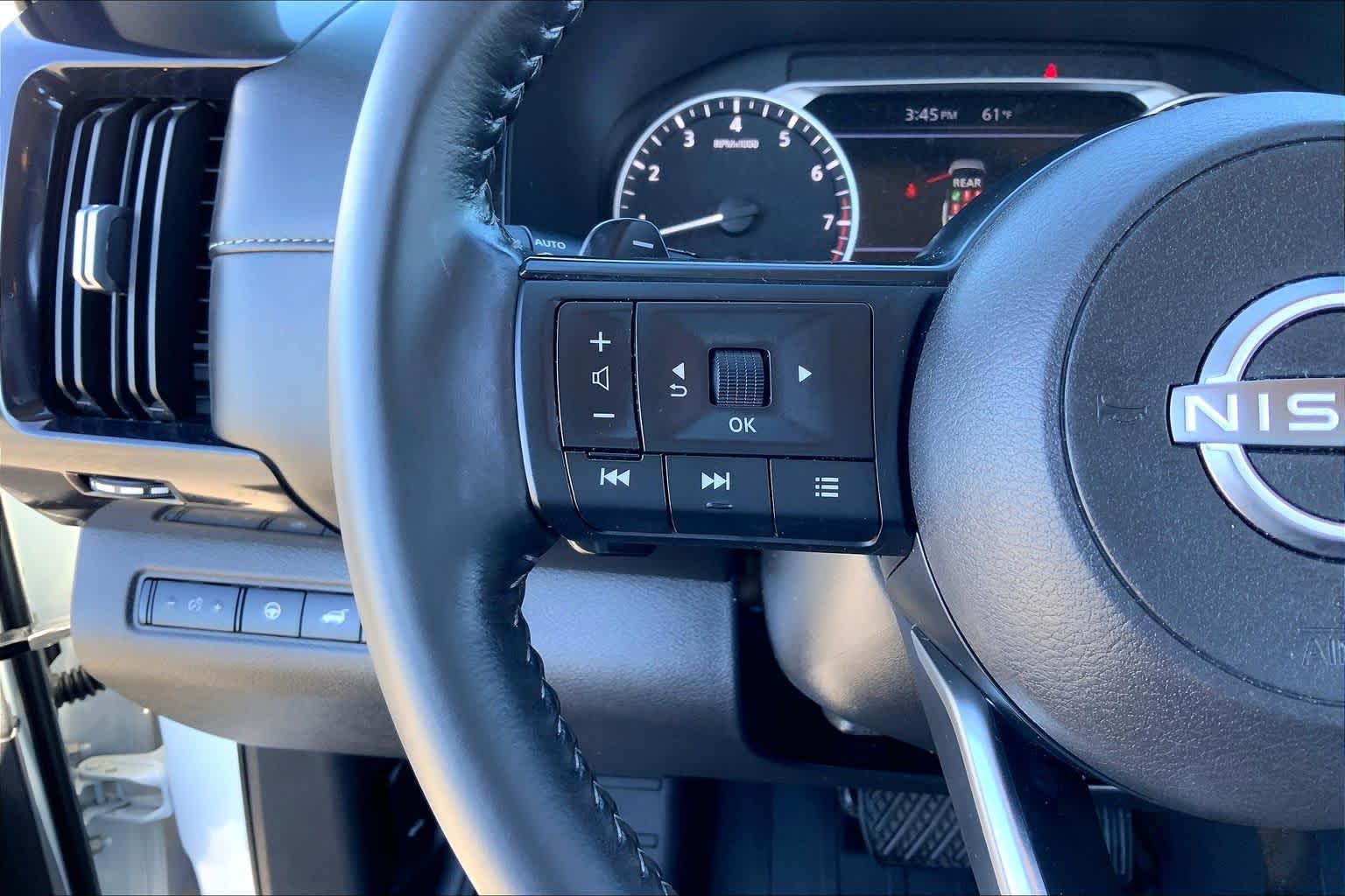 2025 Nissan Pathfinder photo 23 of 36