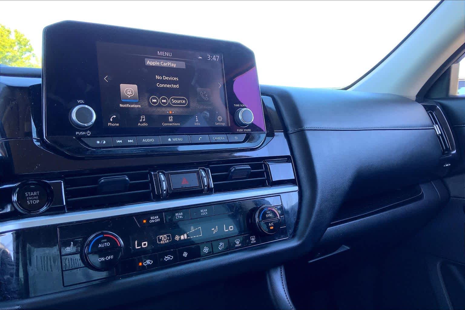 2025 Nissan Pathfinder photo 35 of 36