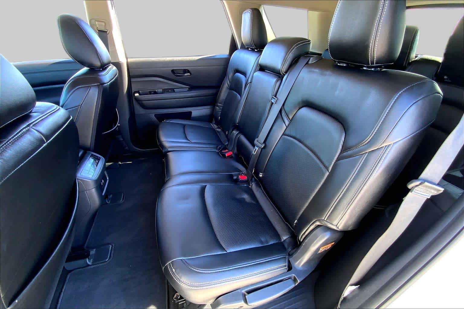 2025 Nissan Pathfinder photo 20 of 36