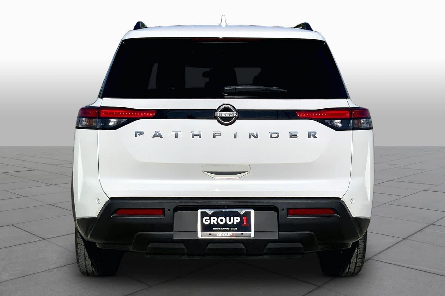 2025 Nissan Pathfinder photo 5 of 36