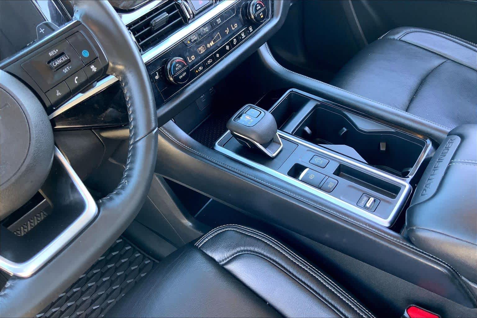 2025 Nissan Pathfinder photo 16 of 36