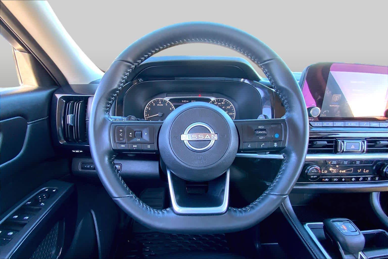 2025 Nissan Pathfinder photo 6 of 36