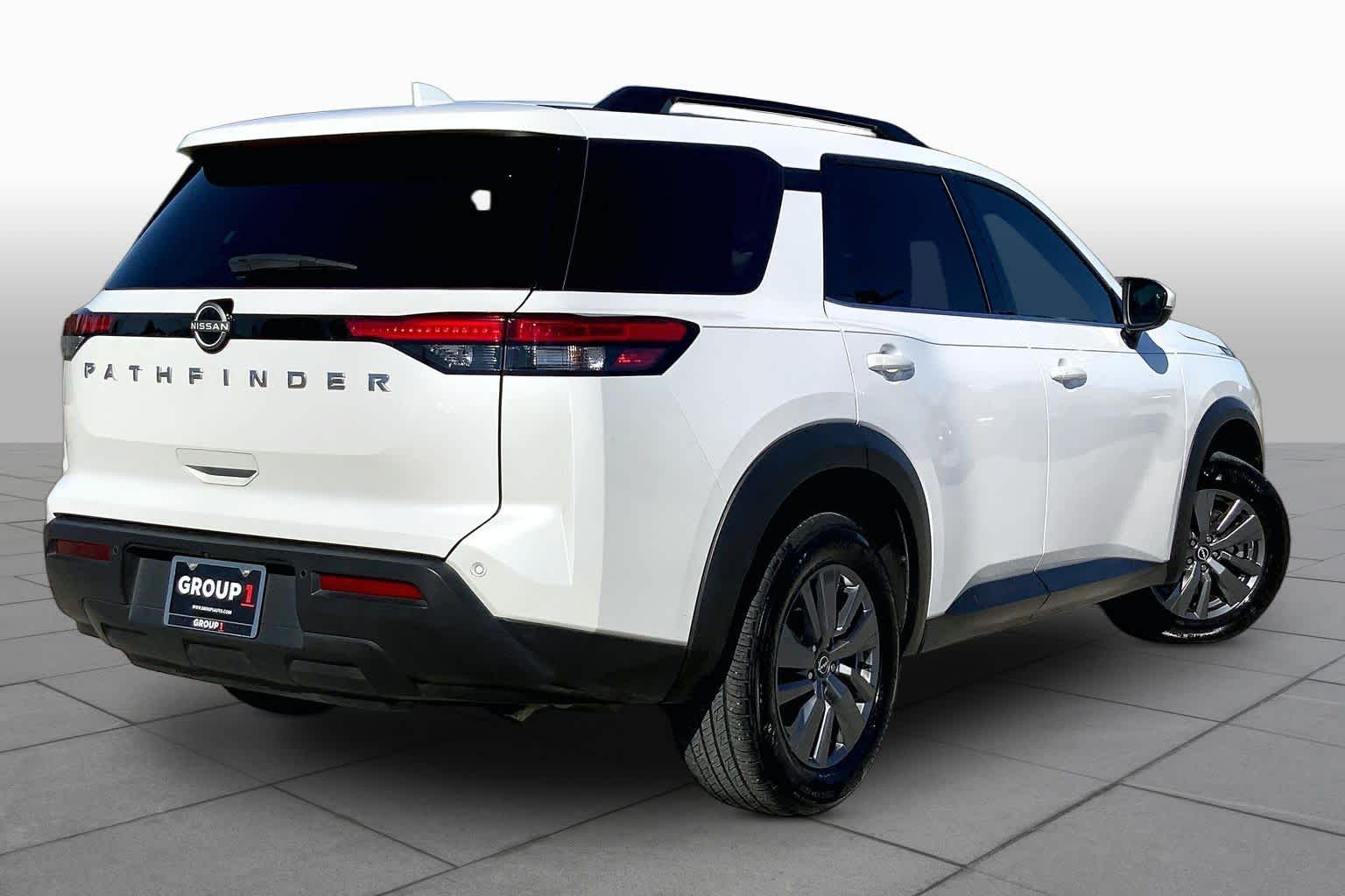2025 Nissan Pathfinder photo 13 of 36
