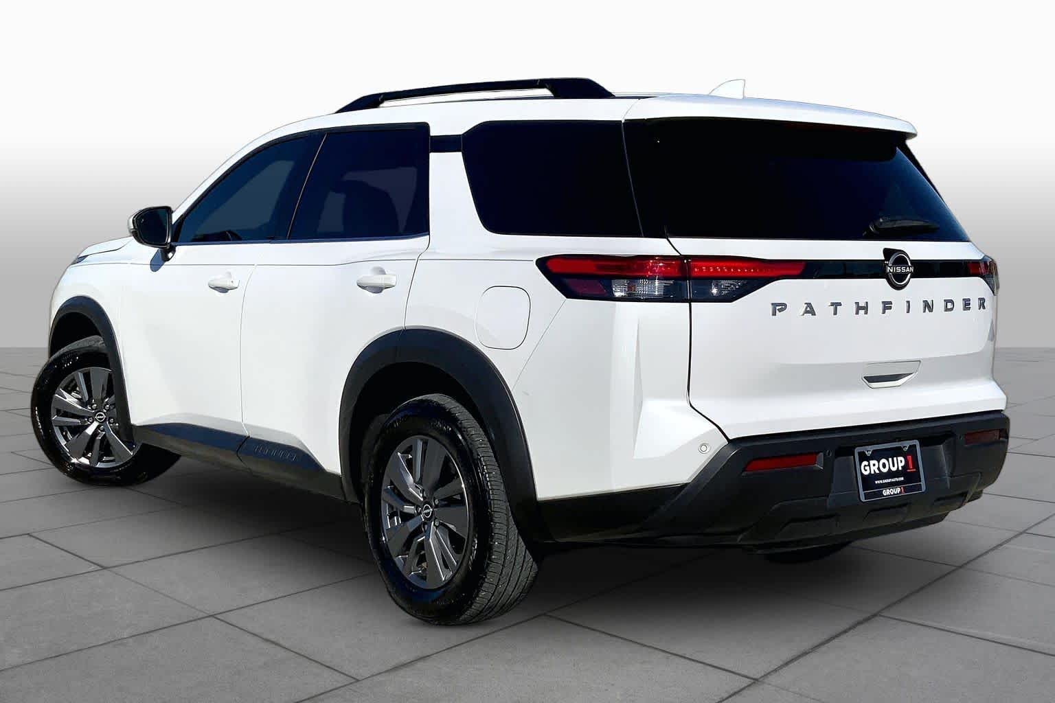 2025 Nissan Pathfinder photo 12 of 36