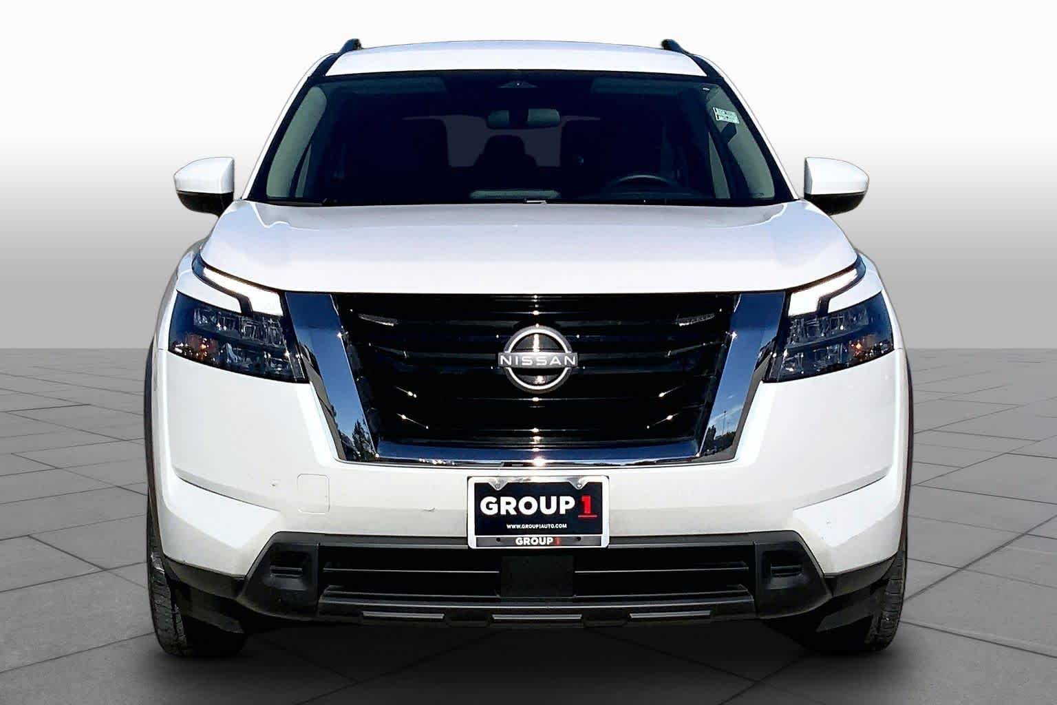 2025 Nissan Pathfinder photo 4 of 36