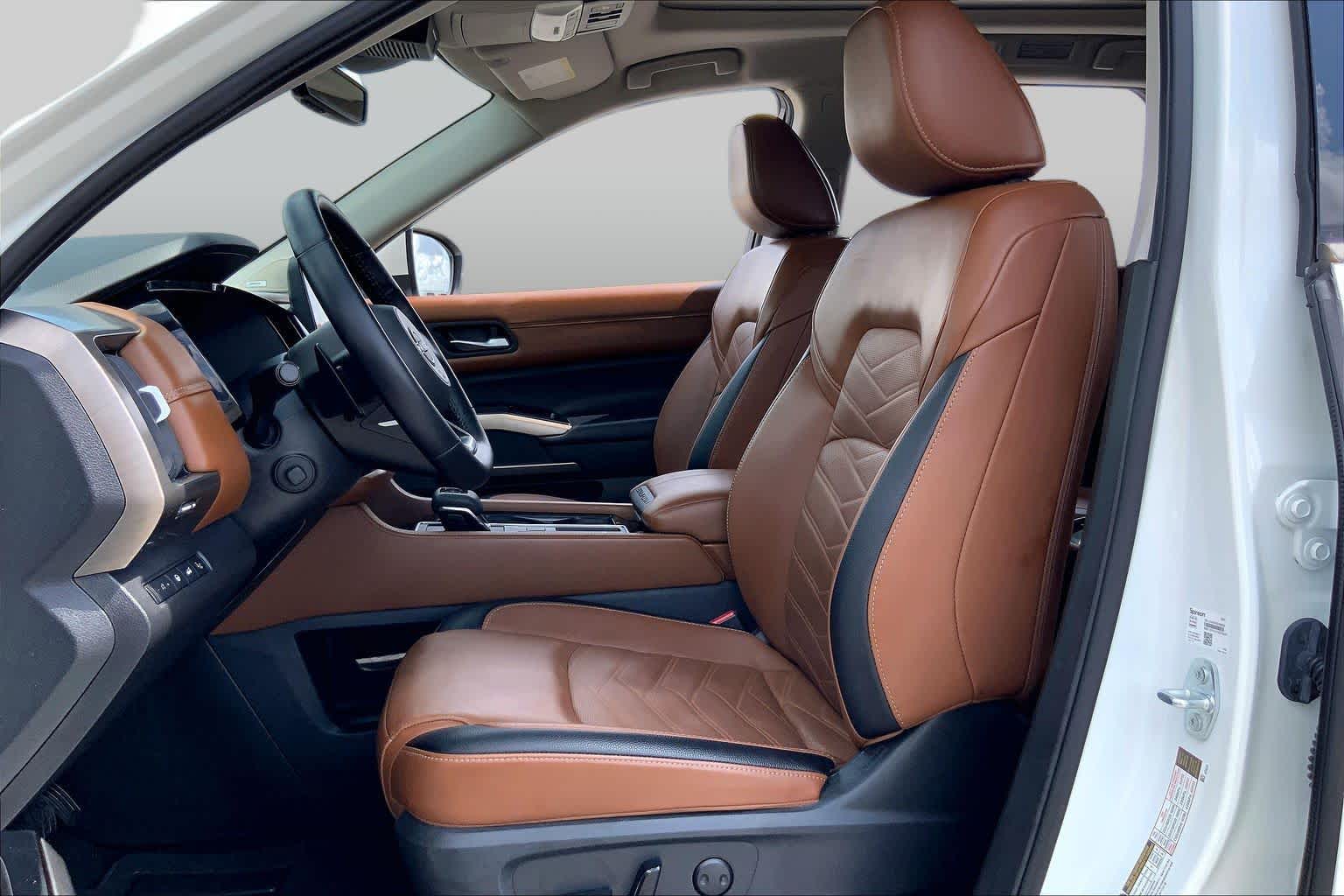 2024 Nissan Pathfinder Platinum Pearl White Tricoat at Sterling McCall Nissan