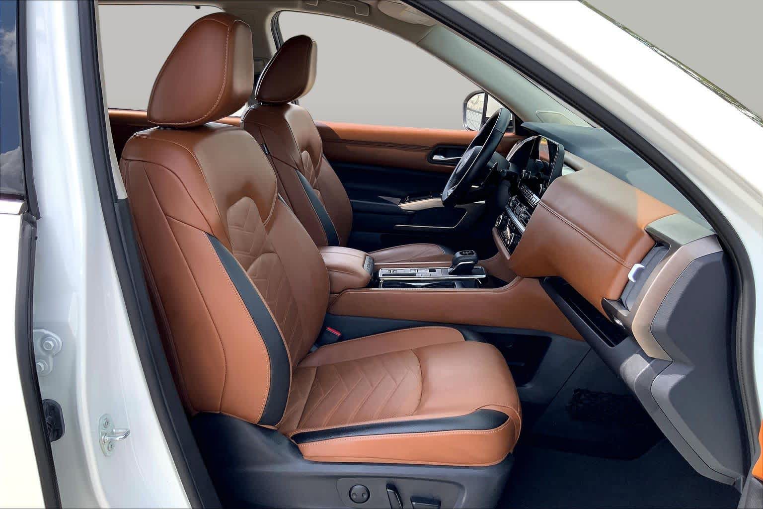 2024 Nissan Pathfinder Platinum Pearl White Tricoat at Sterling McCall Nissan