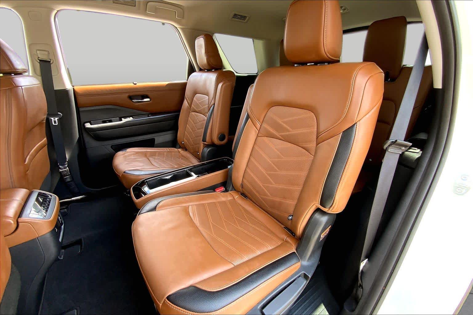 2024 Nissan Pathfinder Platinum Pearl White Tricoat at Sterling McCall Nissan