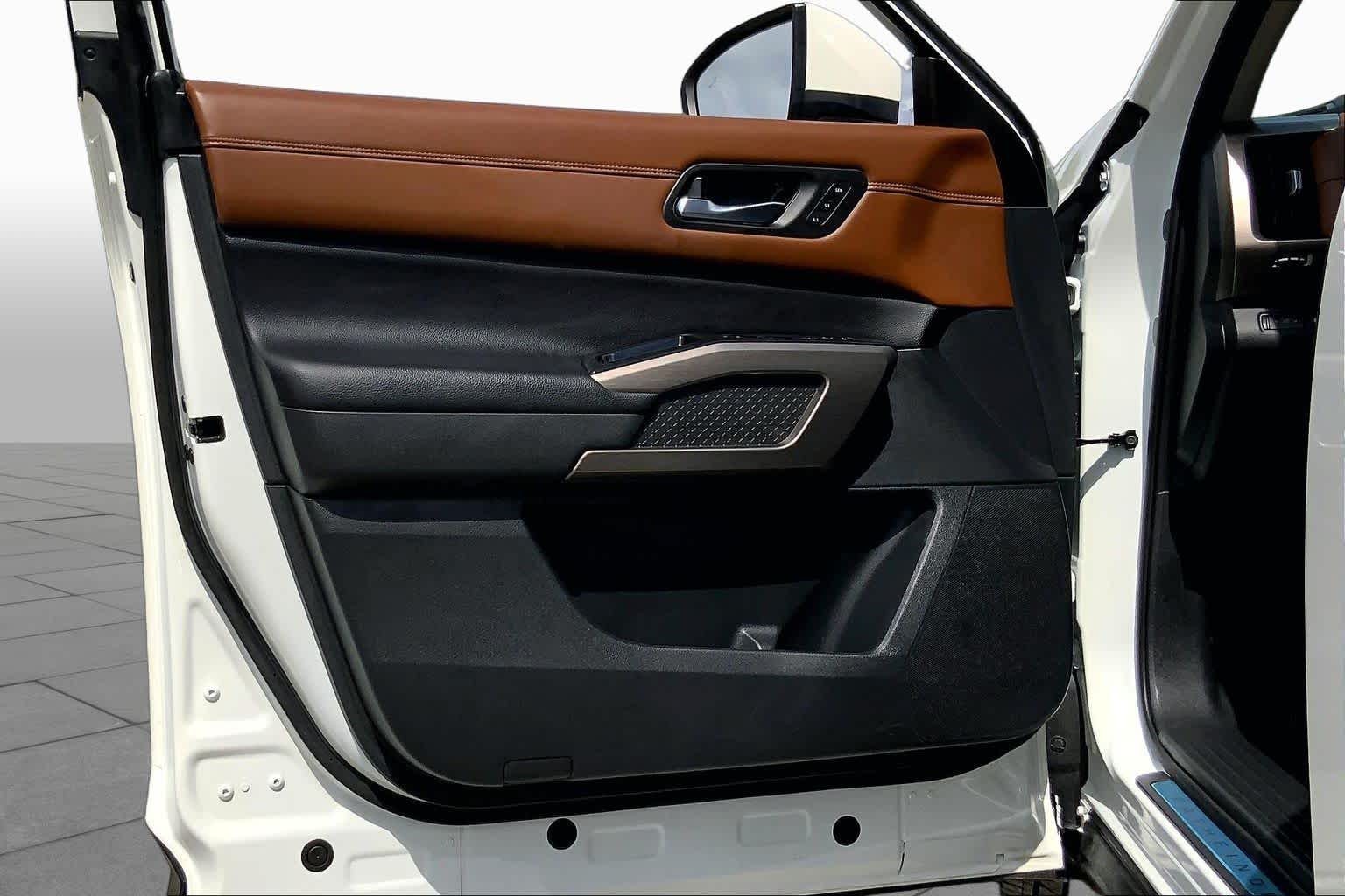 2024 Nissan Pathfinder Platinum Pearl White Tricoat at Sterling McCall Nissan