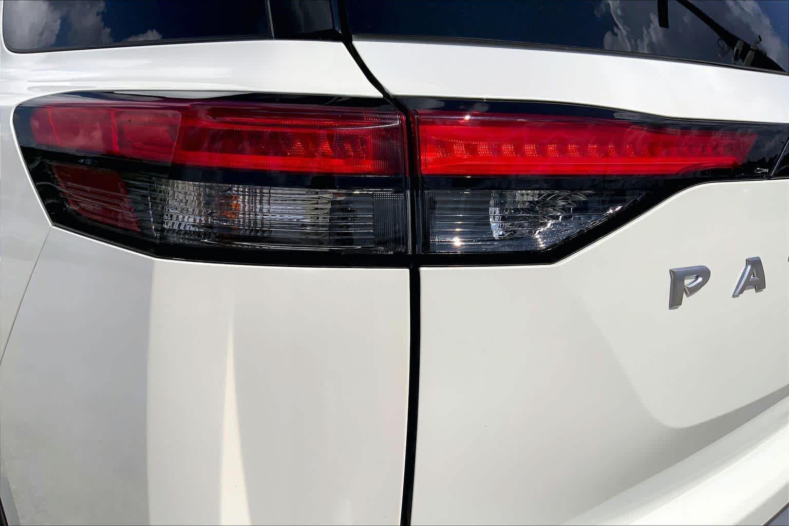 2024 Nissan Pathfinder Platinum Pearl White Tricoat at Sterling McCall Nissan