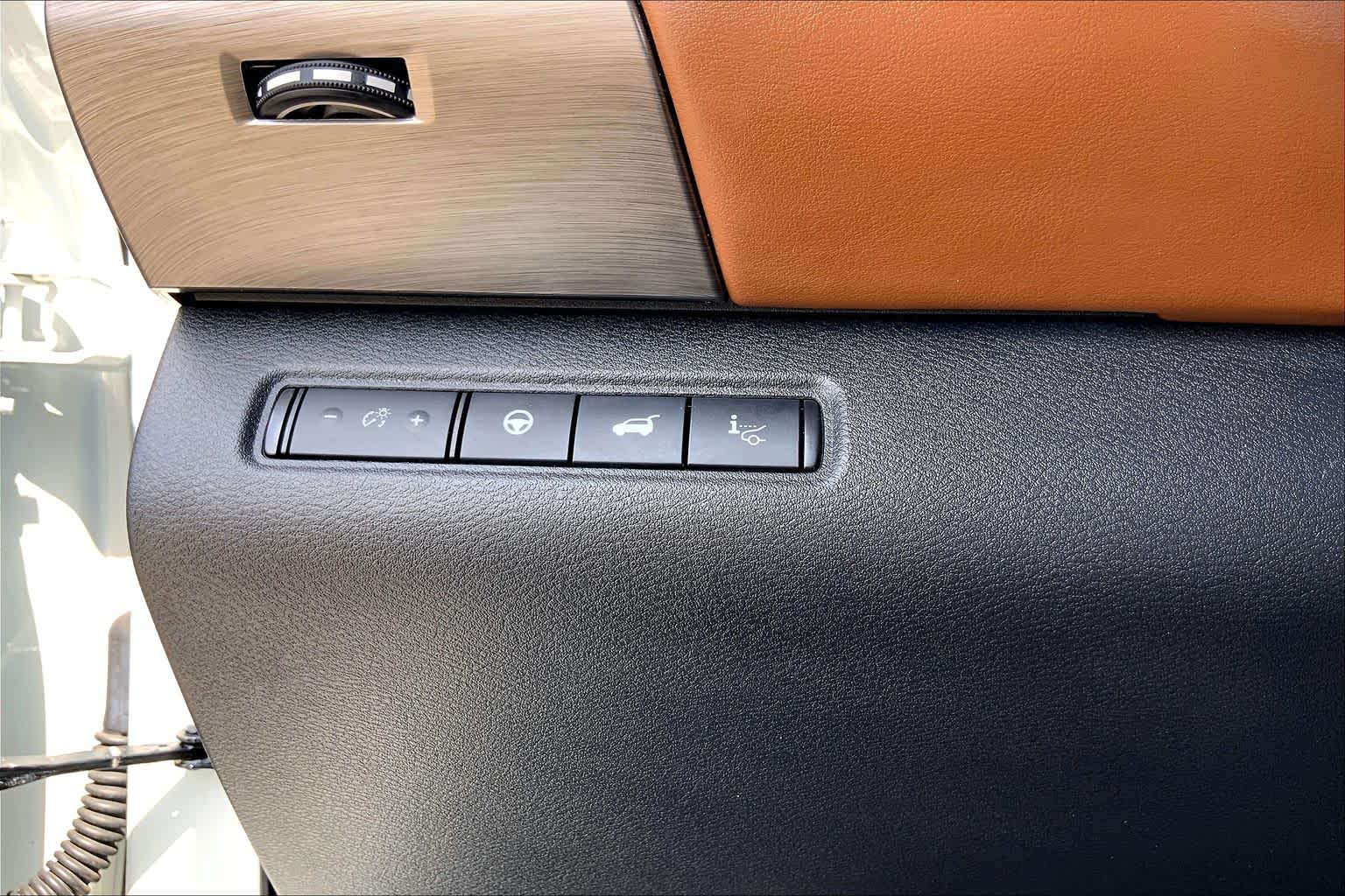 2024 Nissan Pathfinder Platinum Pearl White Tricoat at Sterling McCall Nissan