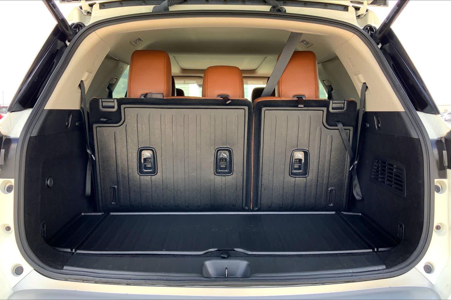 2024 Nissan Pathfinder Platinum Pearl White Tricoat at Sterling McCall Nissan