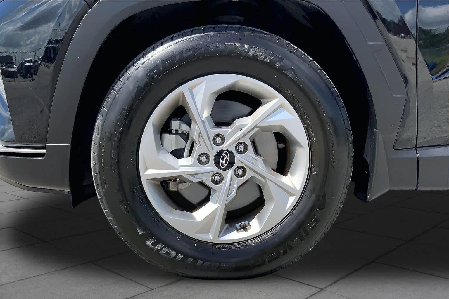 2024 Hyundai Tucson SE Black Pearl at Tomball Ford