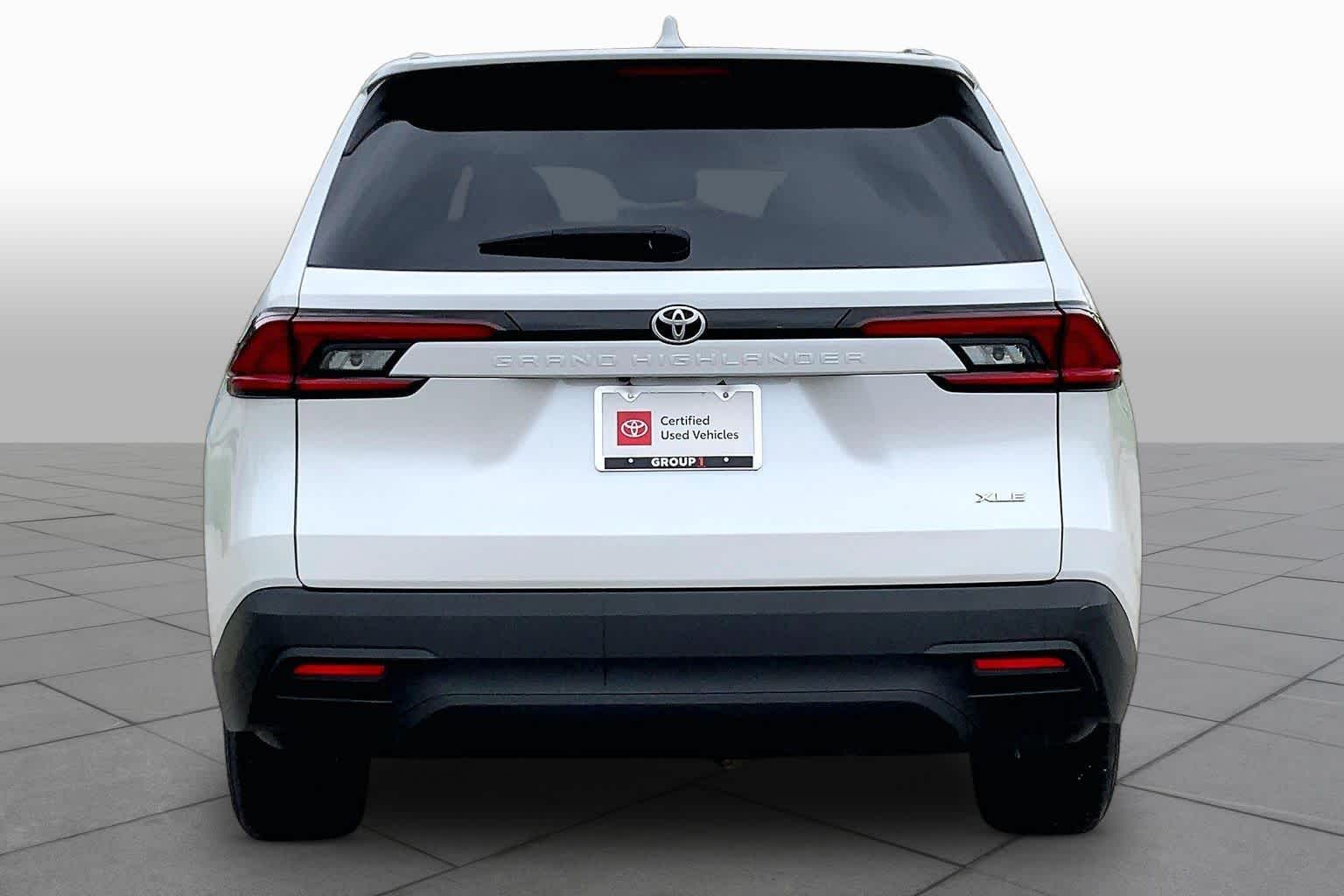 2025 Toyota Grand Highlander XLE Wind Chill Pearl at Group 1 Toyota Southwest