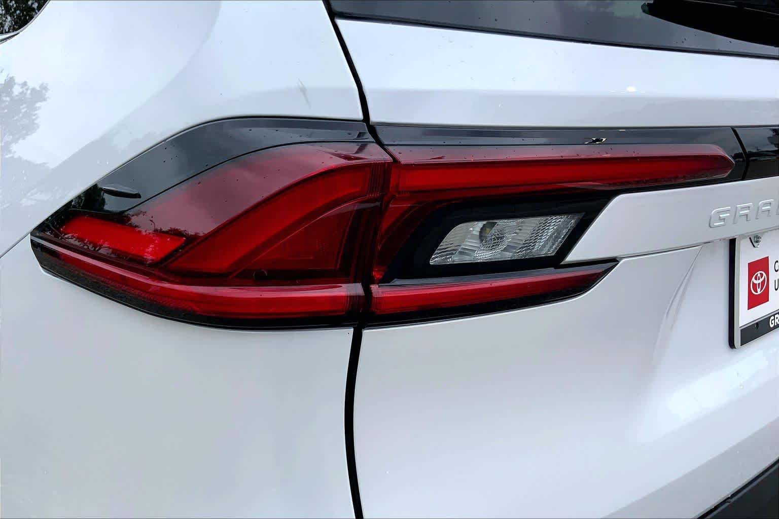 2025 Toyota Grand Highlander XLE Wind Chill Pearl at Group 1 Toyota Southwest
