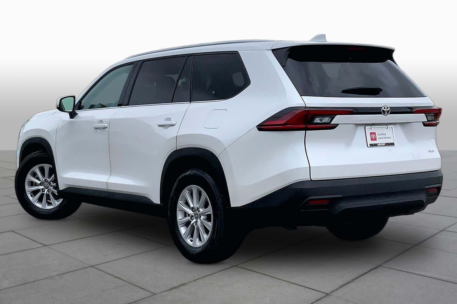 2025 Toyota Grand Highlander XLE Wind Chill Pearl at Group 1 Toyota Southwest