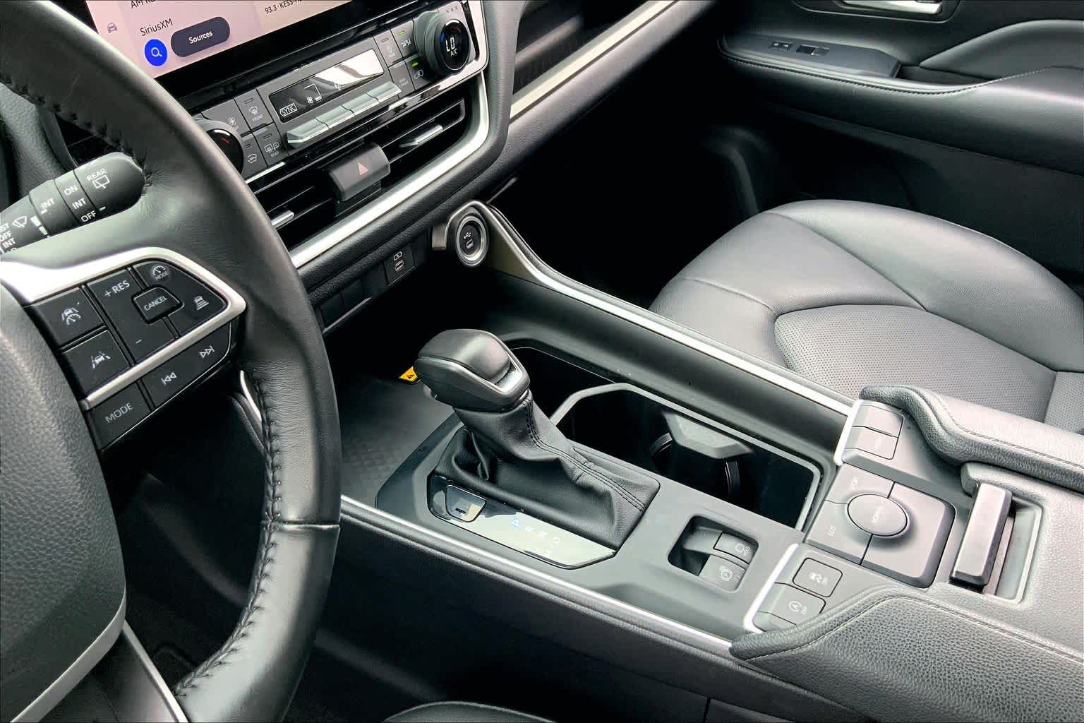 2025 Toyota Grand Highlander XLE Wind Chill Pearl at Group 1 Toyota Southwest