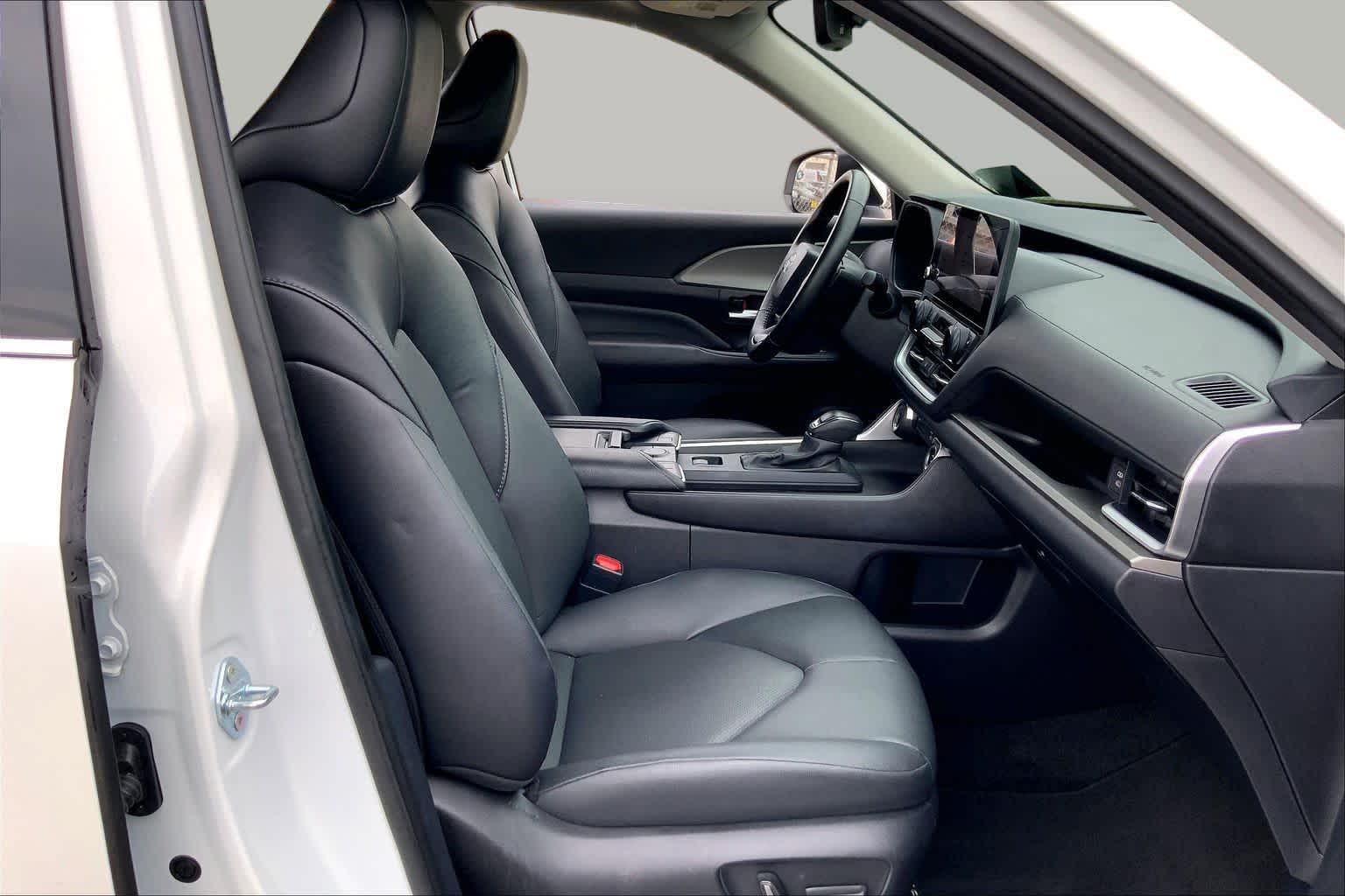 2025 Toyota Grand Highlander XLE Wind Chill Pearl at Group 1 Toyota Southwest