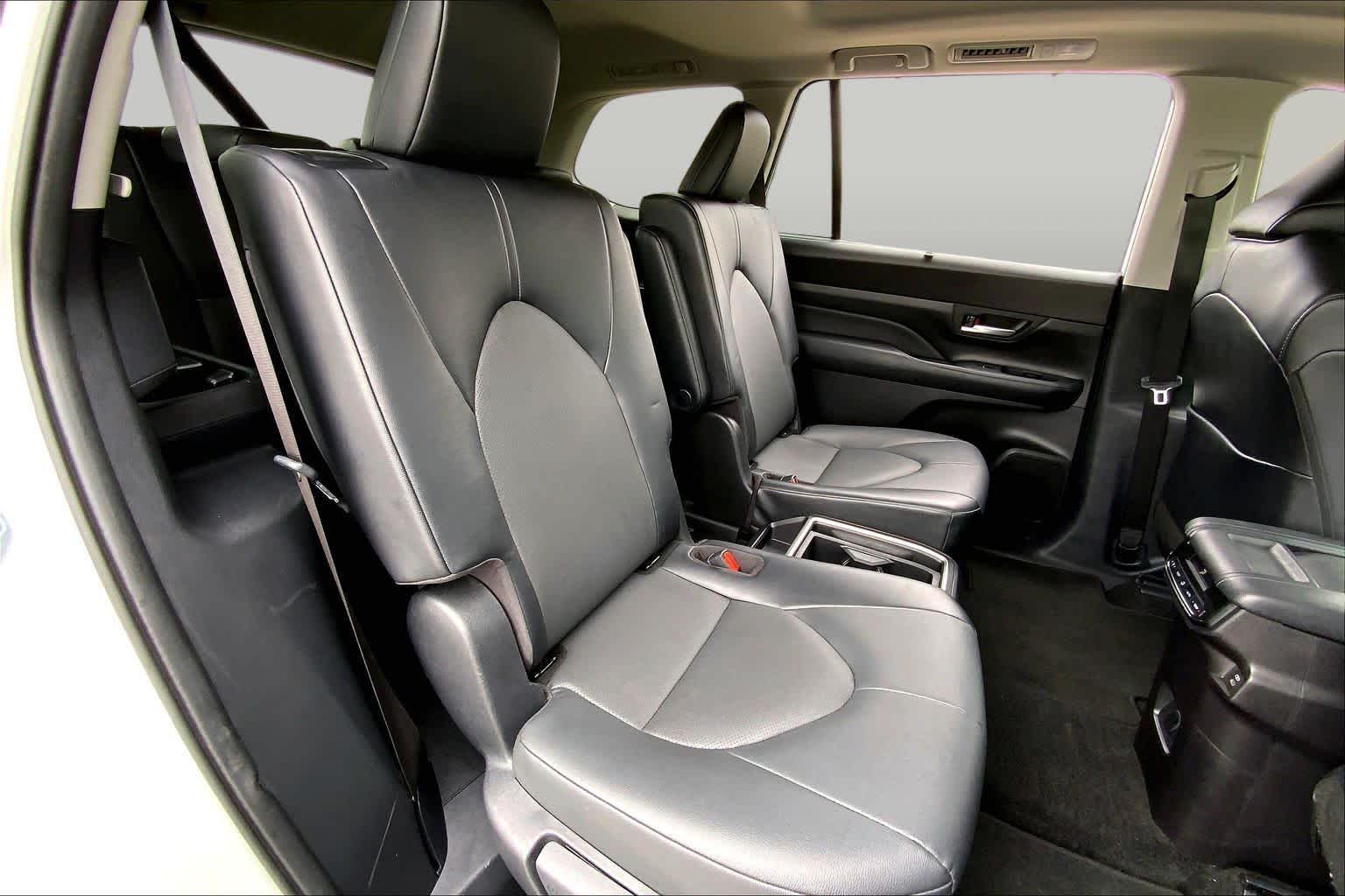 2025 Toyota Grand Highlander XLE Wind Chill Pearl at Group 1 Toyota Southwest