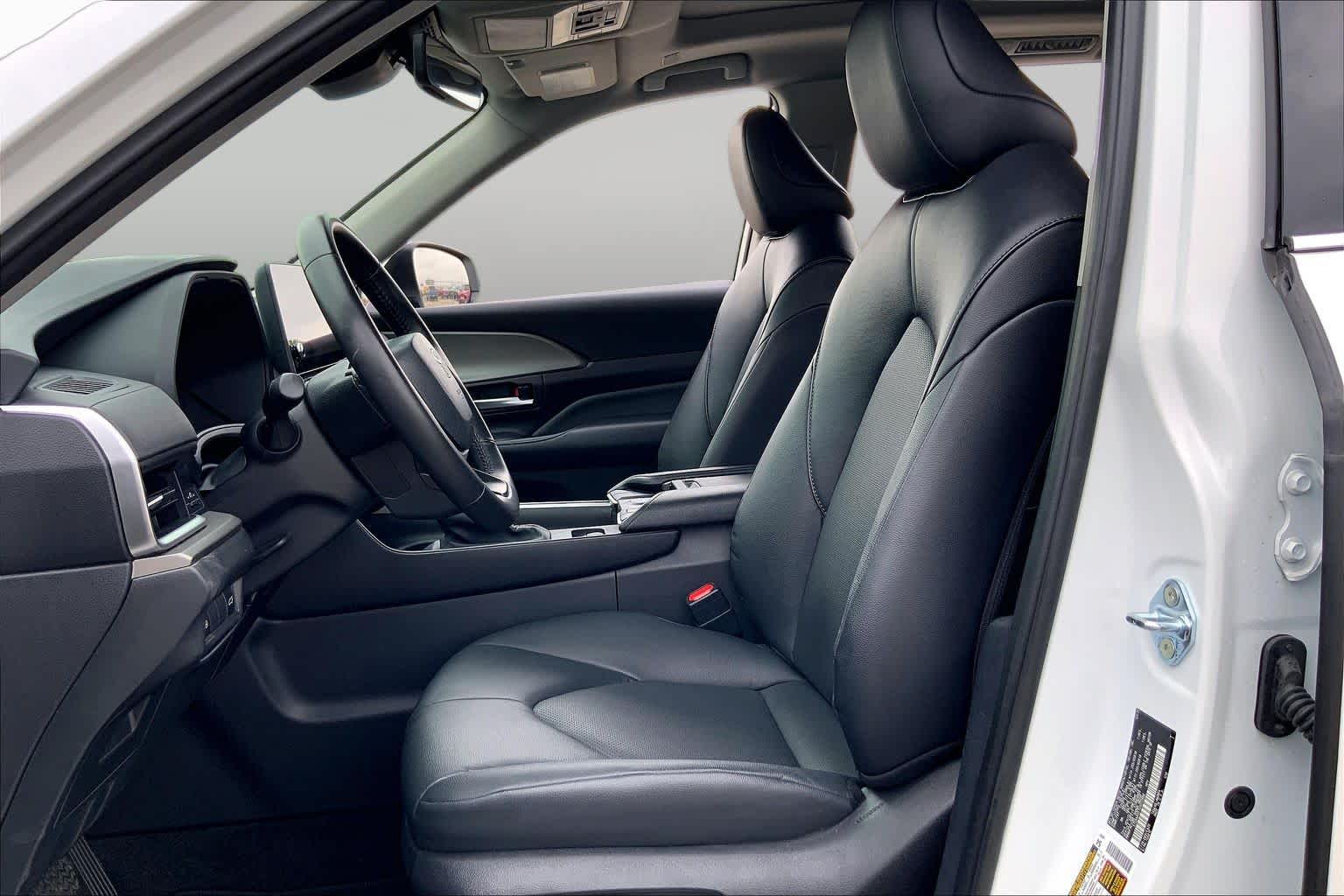 2025 Toyota Grand Highlander XLE Wind Chill Pearl at Group 1 Toyota Southwest