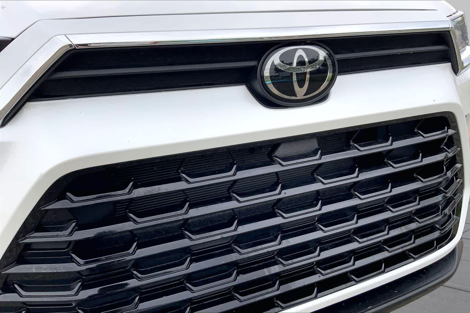 2025 Toyota Grand Highlander XLE Wind Chill Pearl at Group 1 Toyota Southwest