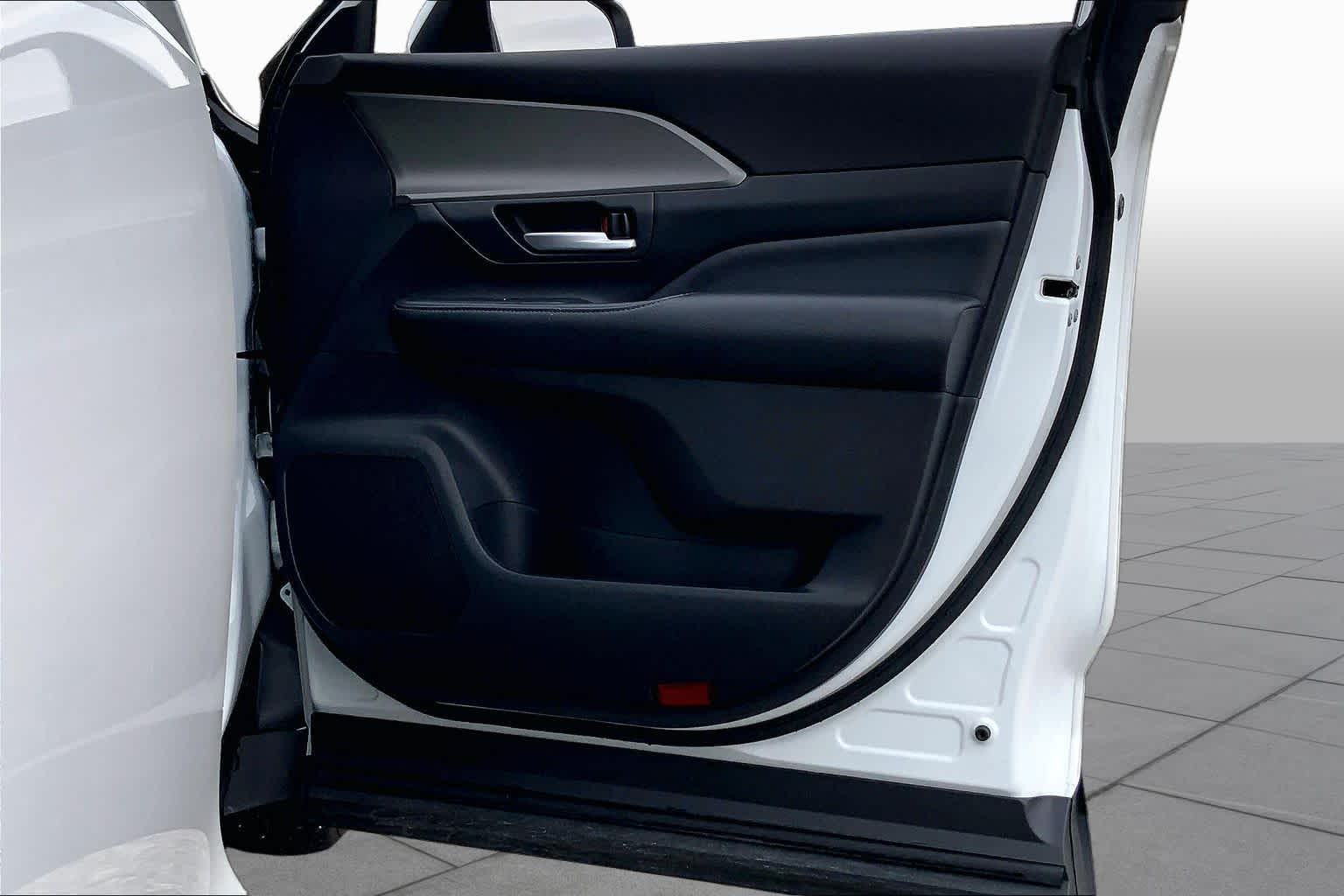 2025 Toyota Grand Highlander XLE Wind Chill Pearl at Group 1 Toyota Southwest