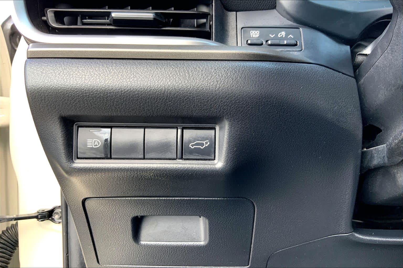 2024 Toyota Grand Highlander XLE Coastal Cream at Group 1 Toyota Southwest
