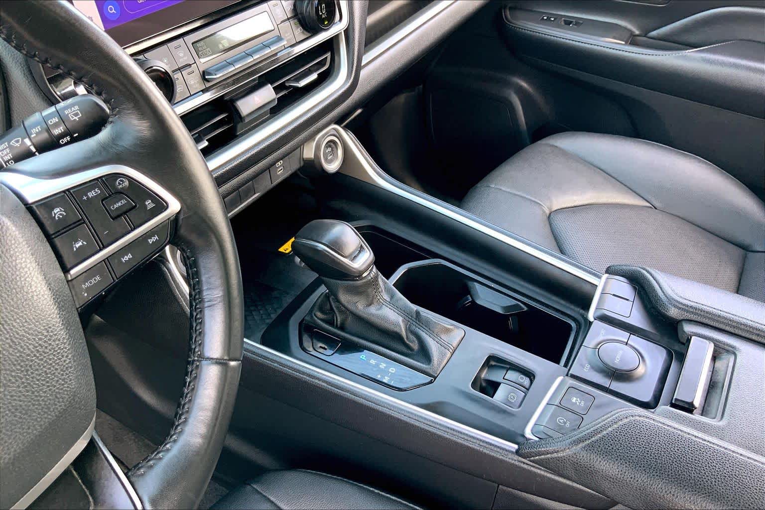 2024 Toyota Grand Highlander XLE Coastal Cream at Group 1 Toyota Southwest
