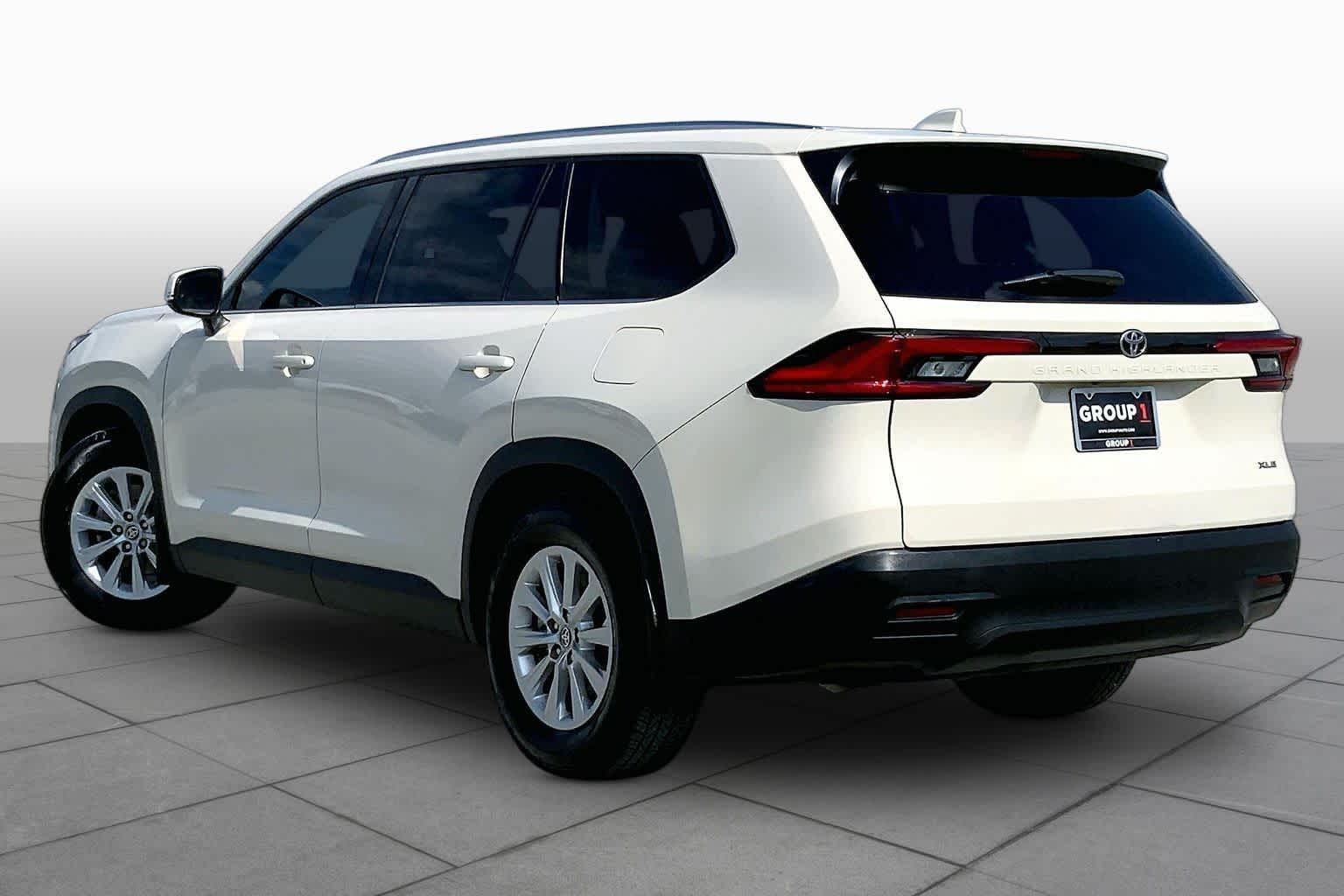 2024 Toyota Grand Highlander XLE Coastal Cream at Group 1 Toyota Southwest