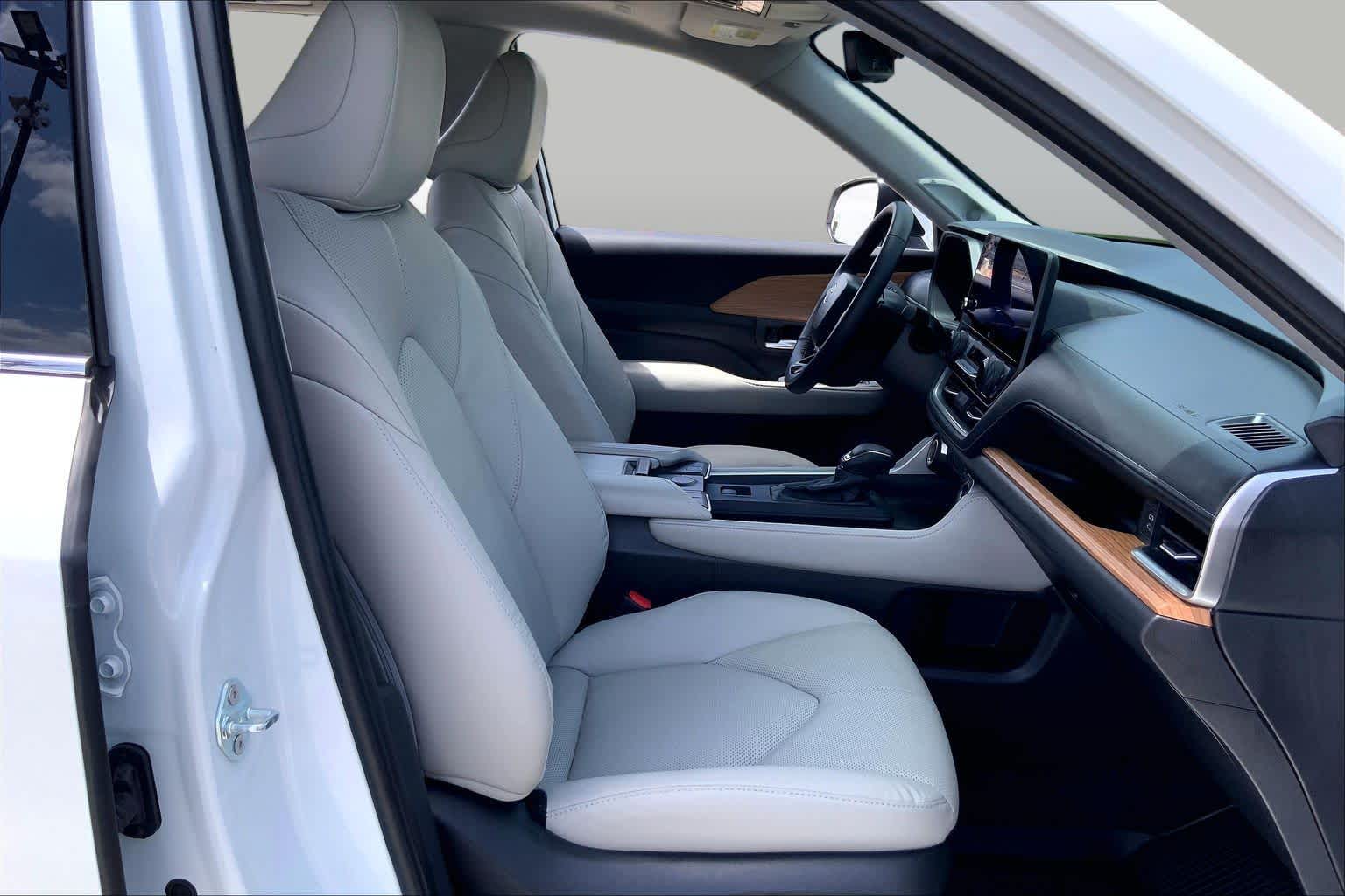 2025 Toyota Grand Highlander Limited Wind Chill Pearl at Group 1 Toyota Southwest