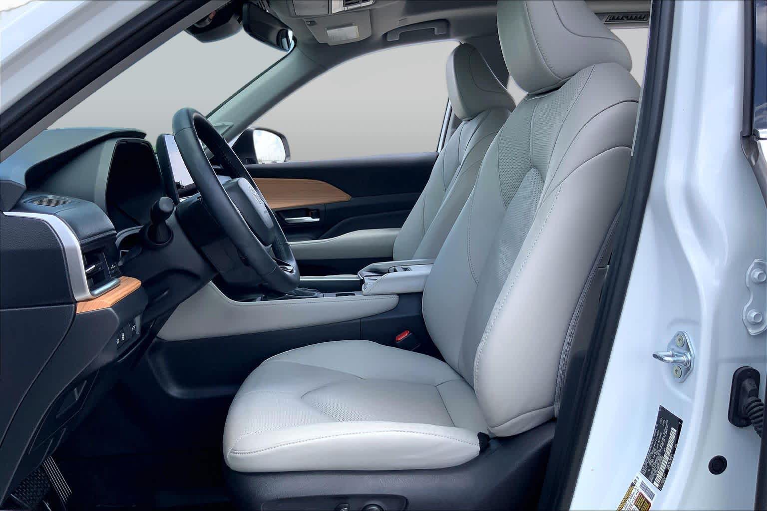 2025 Toyota Grand Highlander Limited Wind Chill Pearl at Group 1 Toyota Southwest