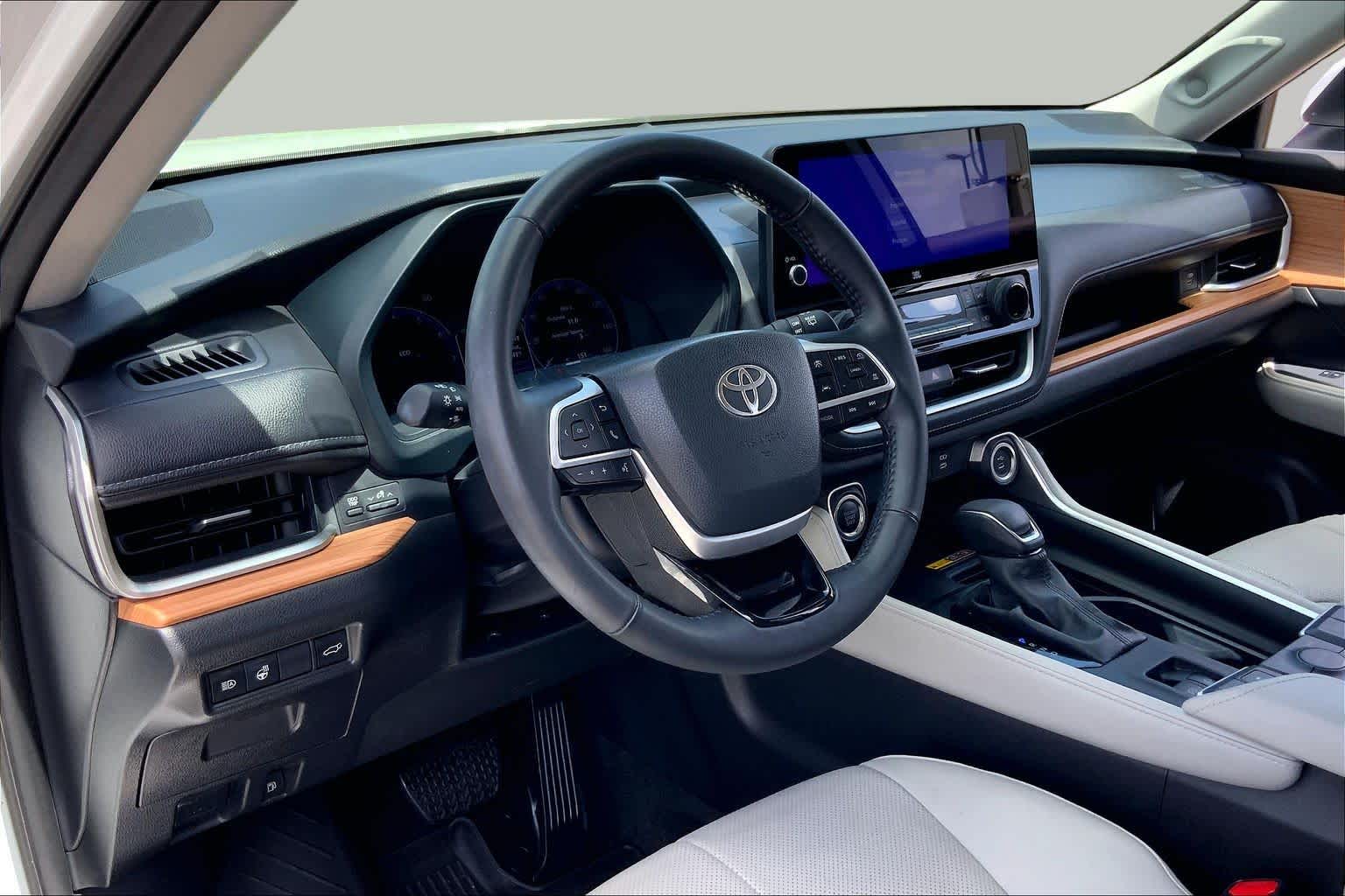 2025 Toyota Grand Highlander Limited Wind Chill Pearl at Group 1 Toyota Southwest