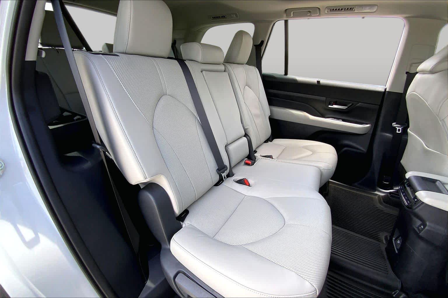 2025 Toyota Grand Highlander Limited Wind Chill Pearl at Group 1 Toyota Southwest