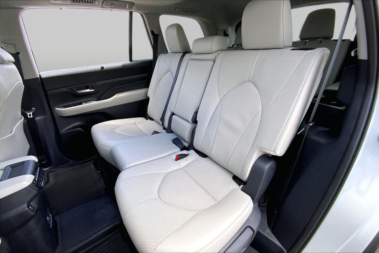 2025 Toyota Grand Highlander Limited Wind Chill Pearl at Group 1 Toyota Southwest
