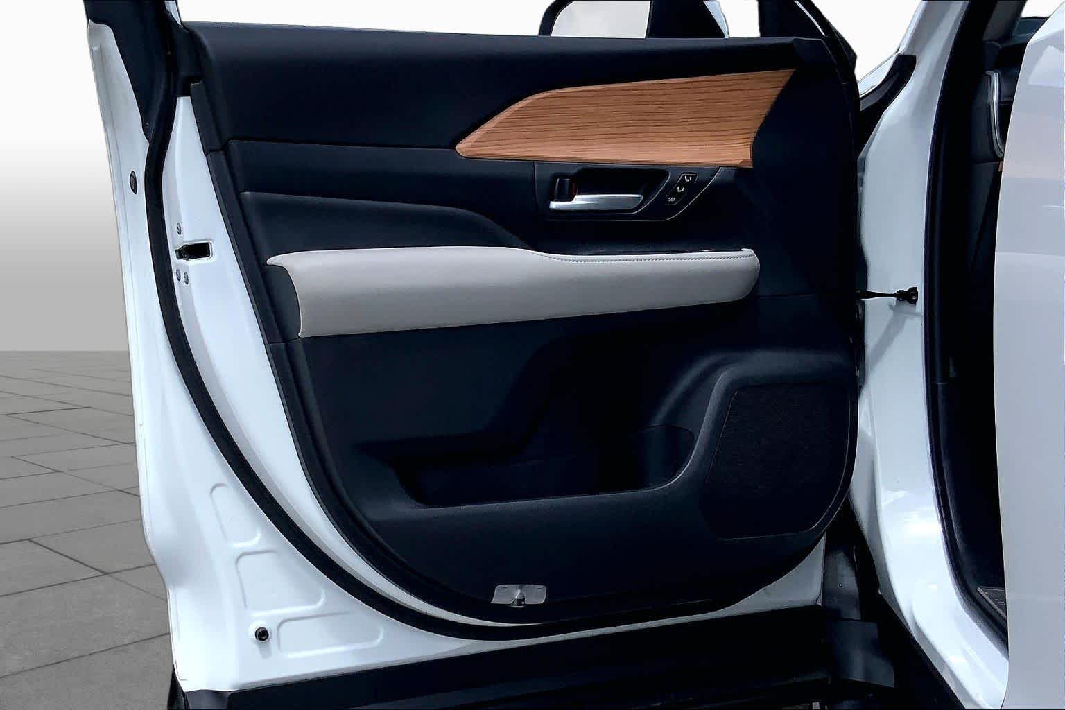 2025 Toyota Grand Highlander Limited Wind Chill Pearl at Group 1 Toyota Southwest