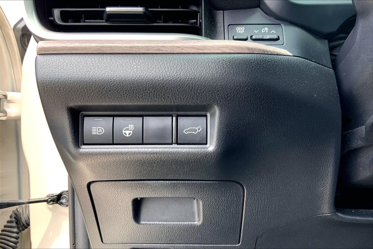 2024 Toyota Grand Highlander Limited Coastal Cream at Group 1 Toyota Southwest
