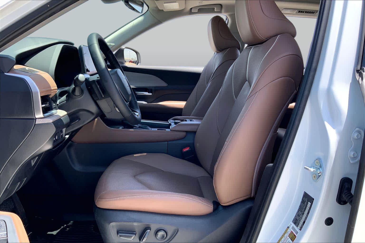 2026 Toyota Grand Highlander Platinum Wind Chill Pearl at Group 1 Toyota Southwest