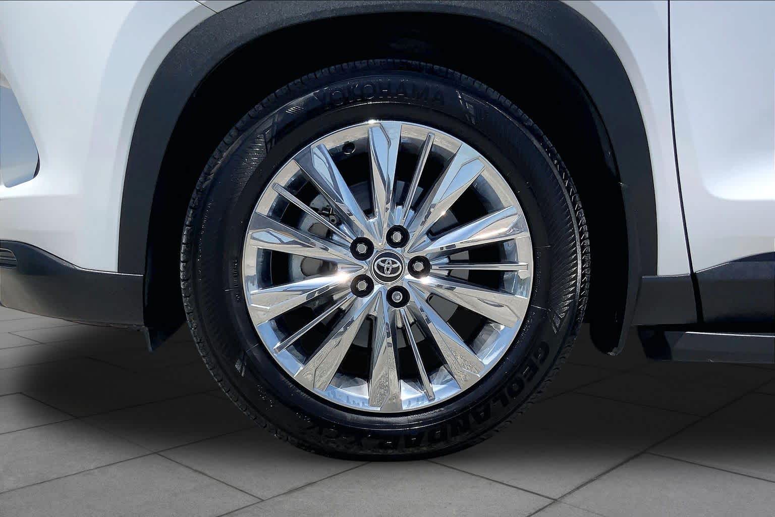 2026 Toyota Grand Highlander Platinum Wind Chill Pearl at Group 1 Toyota Southwest