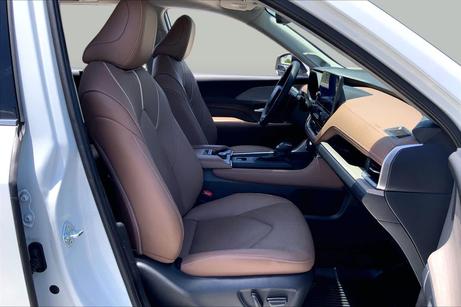 2026 Toyota Grand Highlander Platinum Wind Chill Pearl at Group 1 Toyota Southwest