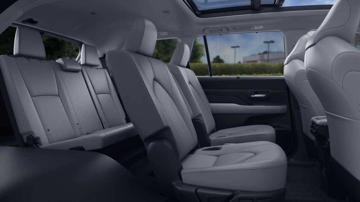 2026 Toyota Grand Highlander photo 16 of 33