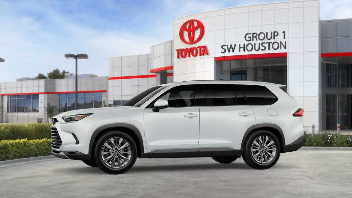 2026 Toyota Grand Highlander photo 2 of 33