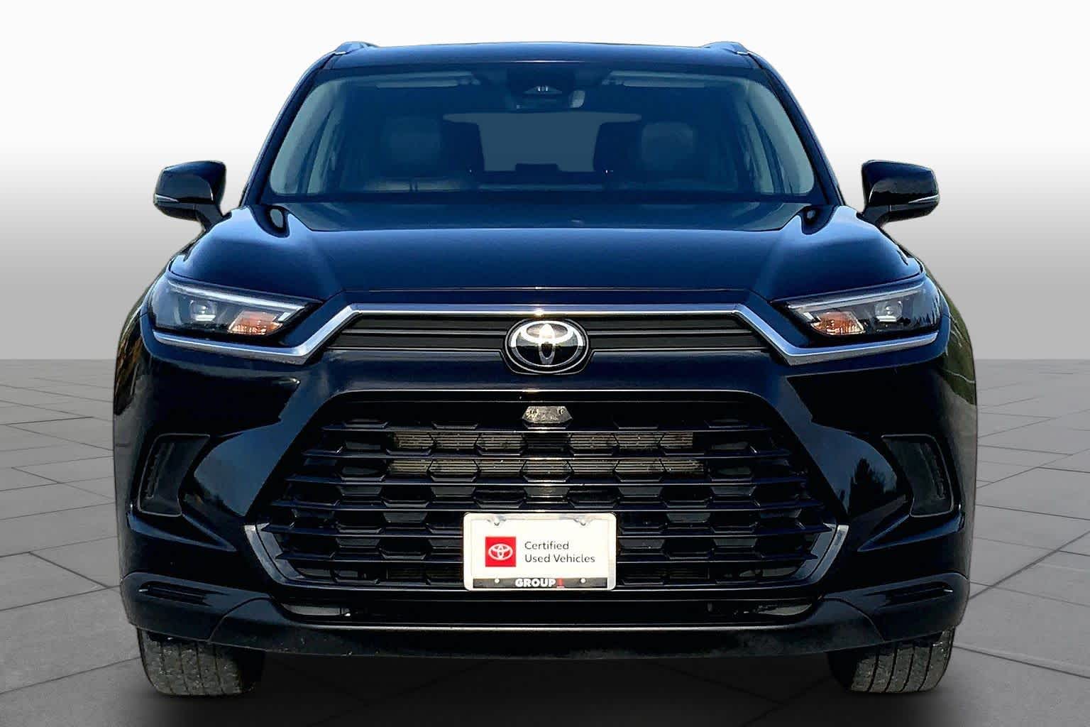 2025 Toyota Grand Highlander photo 4 of 36