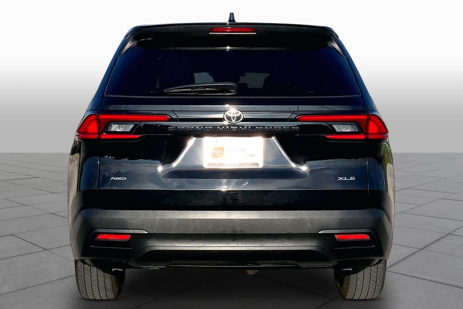 2025 Toyota Grand Highlander photo 5 of 36