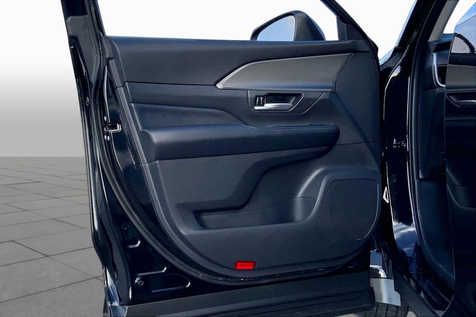 2025 Toyota Grand Highlander photo 21 of 36