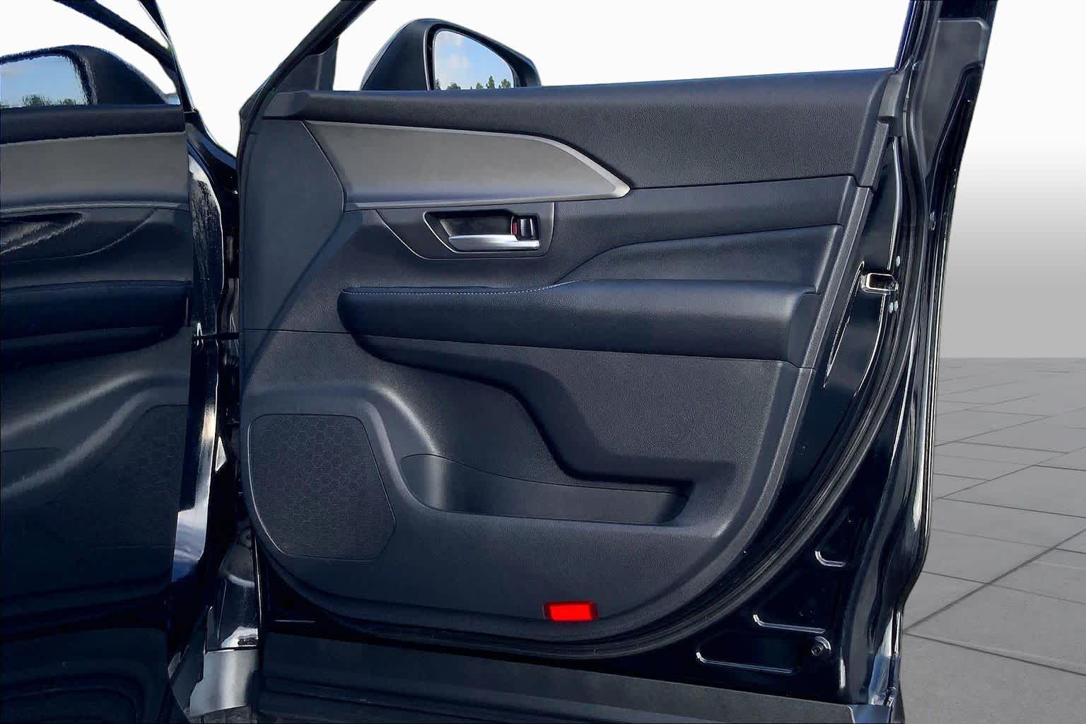 2025 Toyota Grand Highlander photo 22 of 36