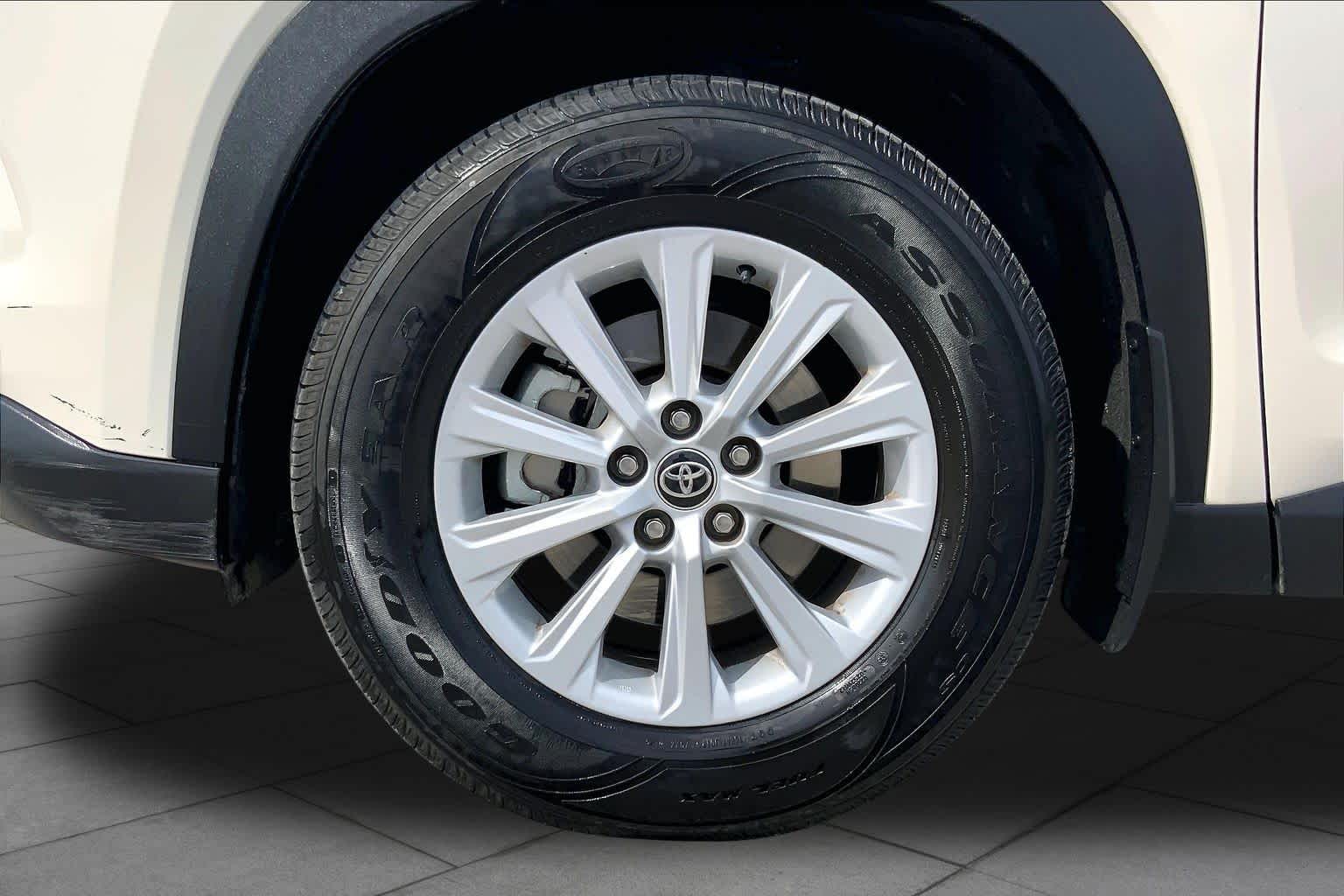 2024 Toyota Grand Highlander XLE Coastal Cream at Texan GMC Buick