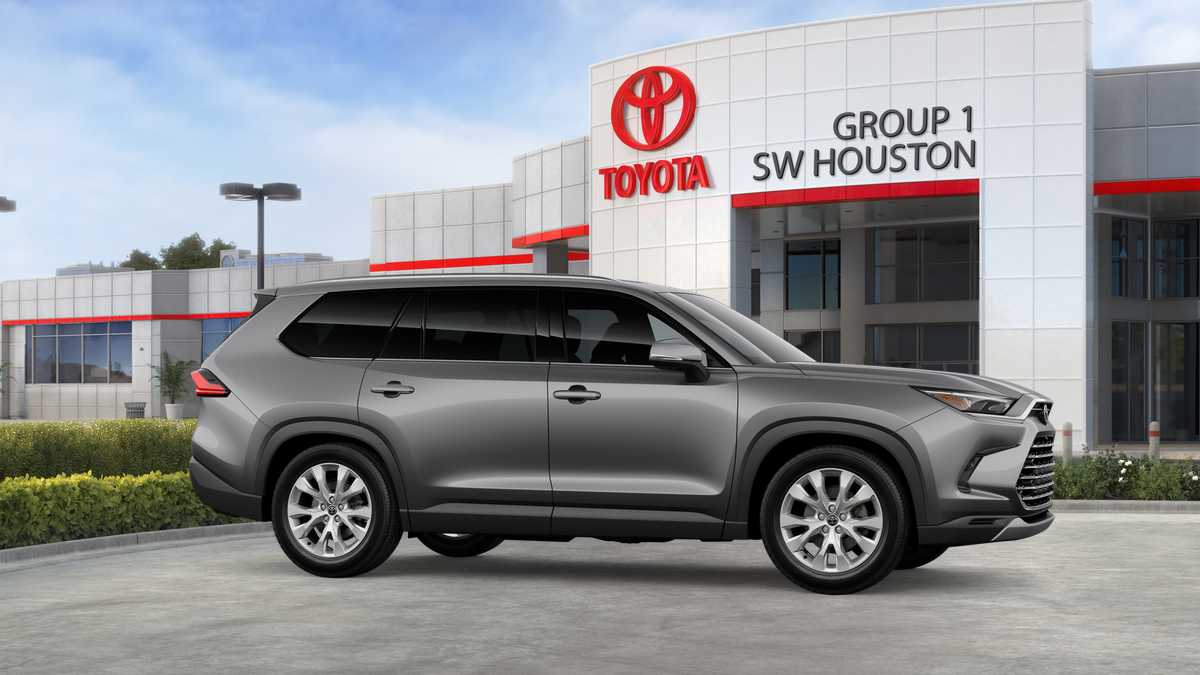 2026 Toyota Grand Highlander photo 28 of 32