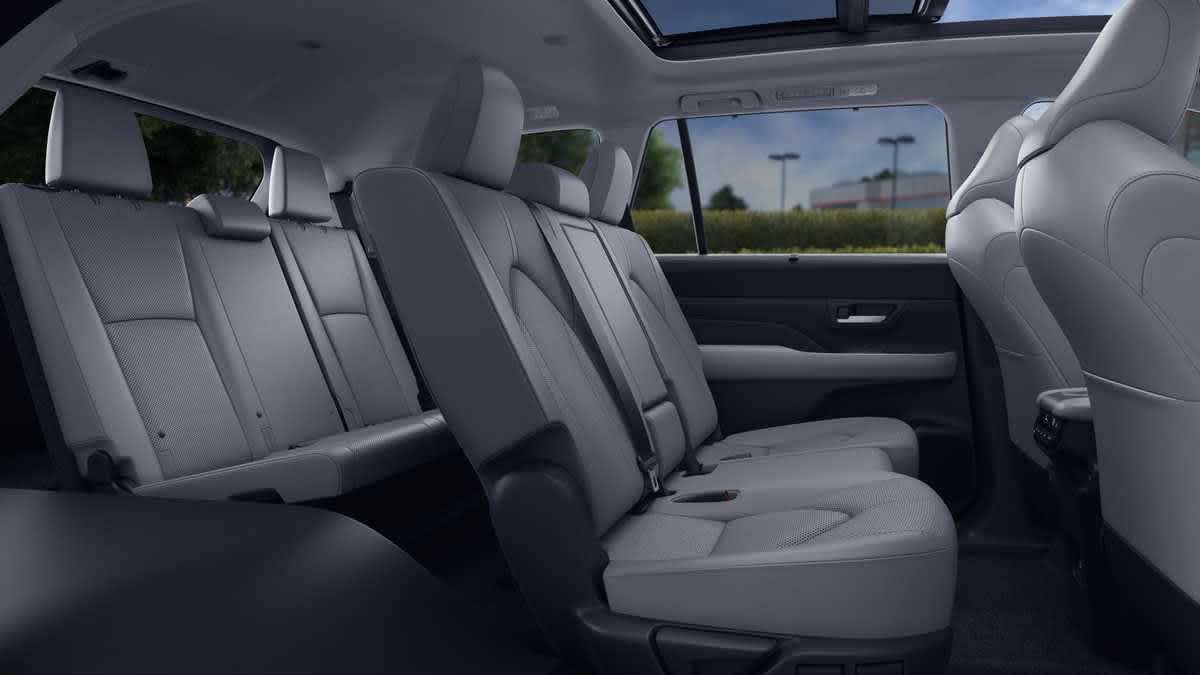2026 Toyota Grand Highlander photo 17 of 32