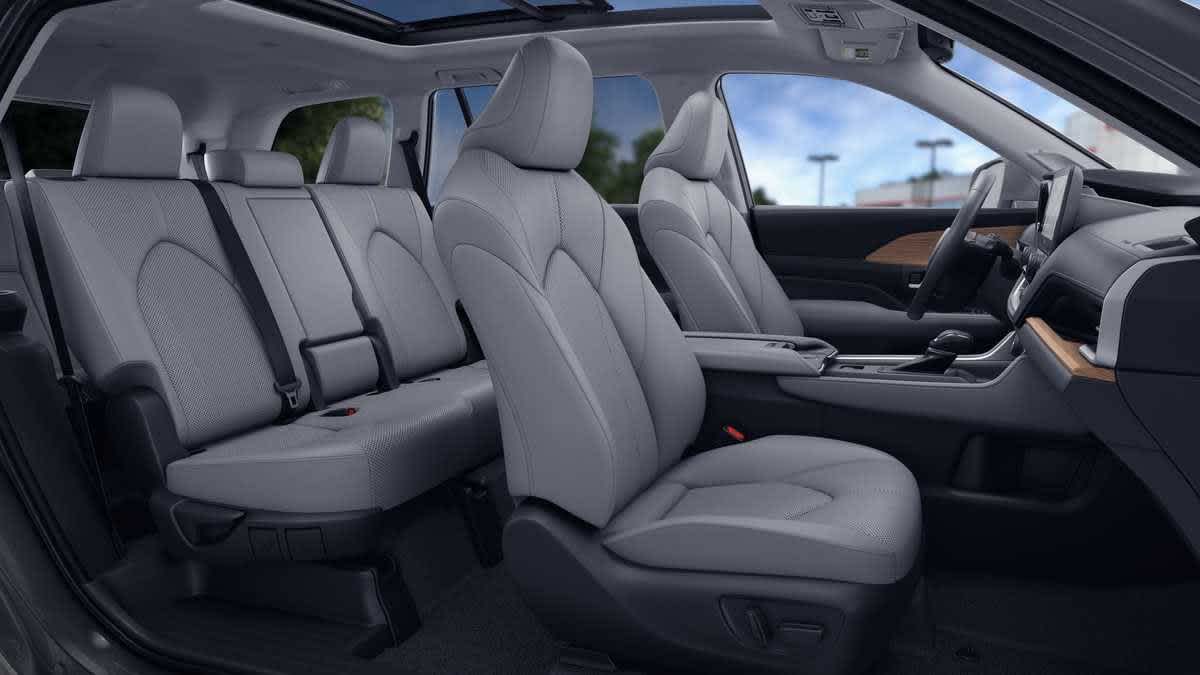 2026 Toyota Grand Highlander photo 16 of 32