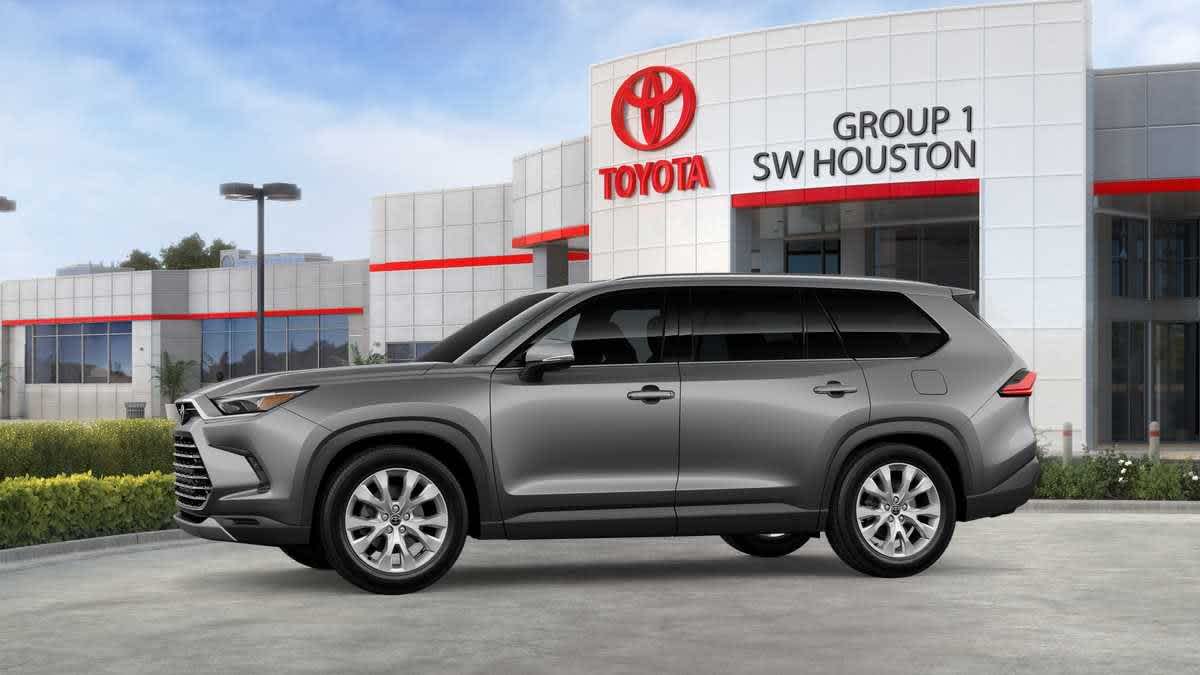 2026 Toyota Grand Highlander photo 2 of 32